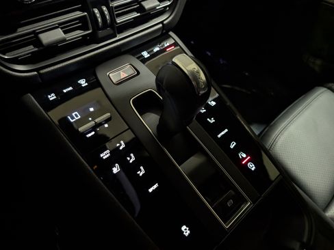 Used 2025 Porsche Macan image 37