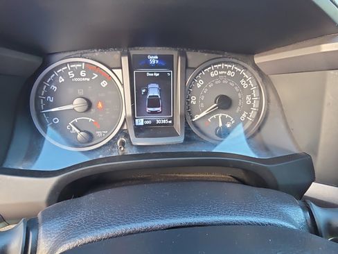 Used 2023 Toyota Tacoma TRD Off-Road image 32