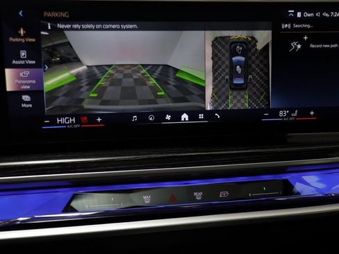 Certified 2025 BMW 740i xDrive w/ Premium Package image 11