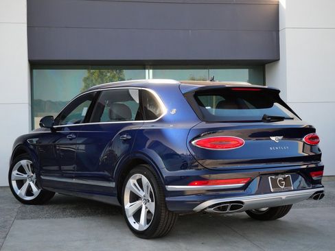New 2025 Bentley Bentayga Extended Wheelbase image 3