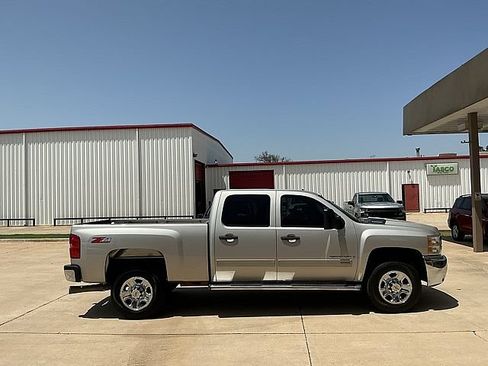 Used 2009 Chevrolet Silverado 2500 LT w/ Exterior Plus Package RWD image 4