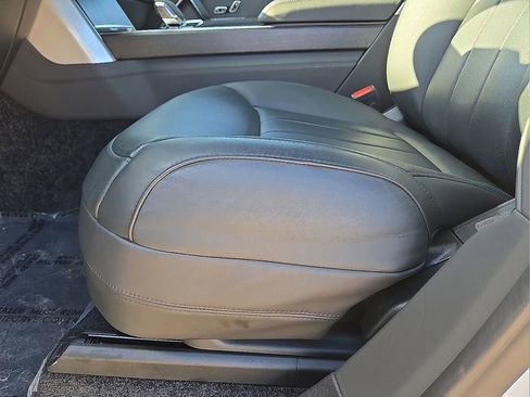 Used 2025 Land Rover Range Rover SE image 23