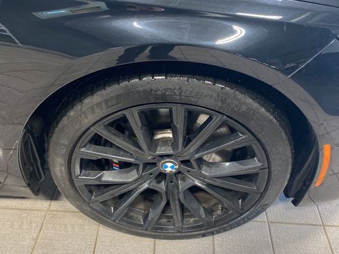 Used 2022 BMW 750i xDrive w/ Executive Package image 28