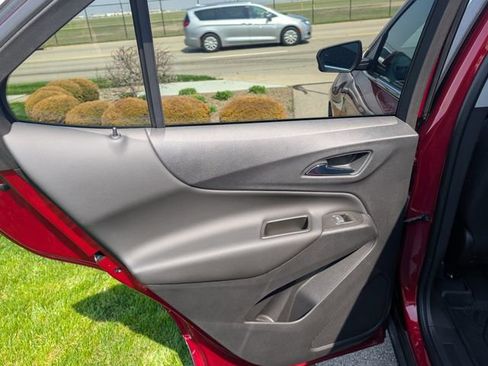 Used 2023 Chevrolet Equinox LT FWD image 12