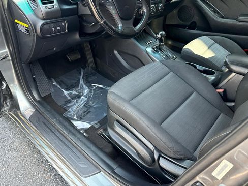 Used 2015 Kia Forte EX image 12