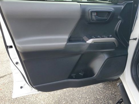 Used 2022 Toyota Tacoma SR5 image 8