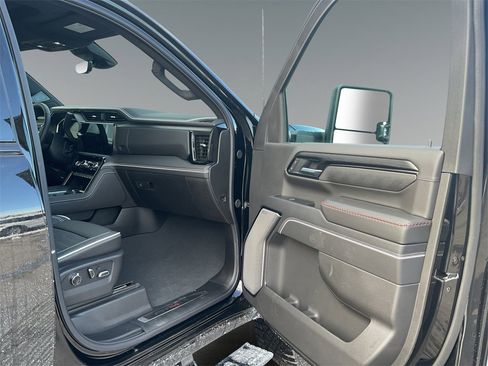 Used 2026 GMC Sierra 2500 AT4X image 12