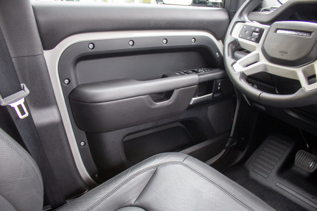Used 2026 Land Rover Defender 110 X-Dynamic SE AWD/4WD image 19
