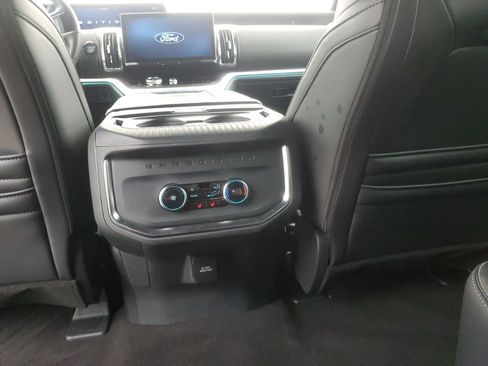 Used 2025 Ford Expedition Max Platinum w/ Stealth Performance Package AWD/4WD image 5