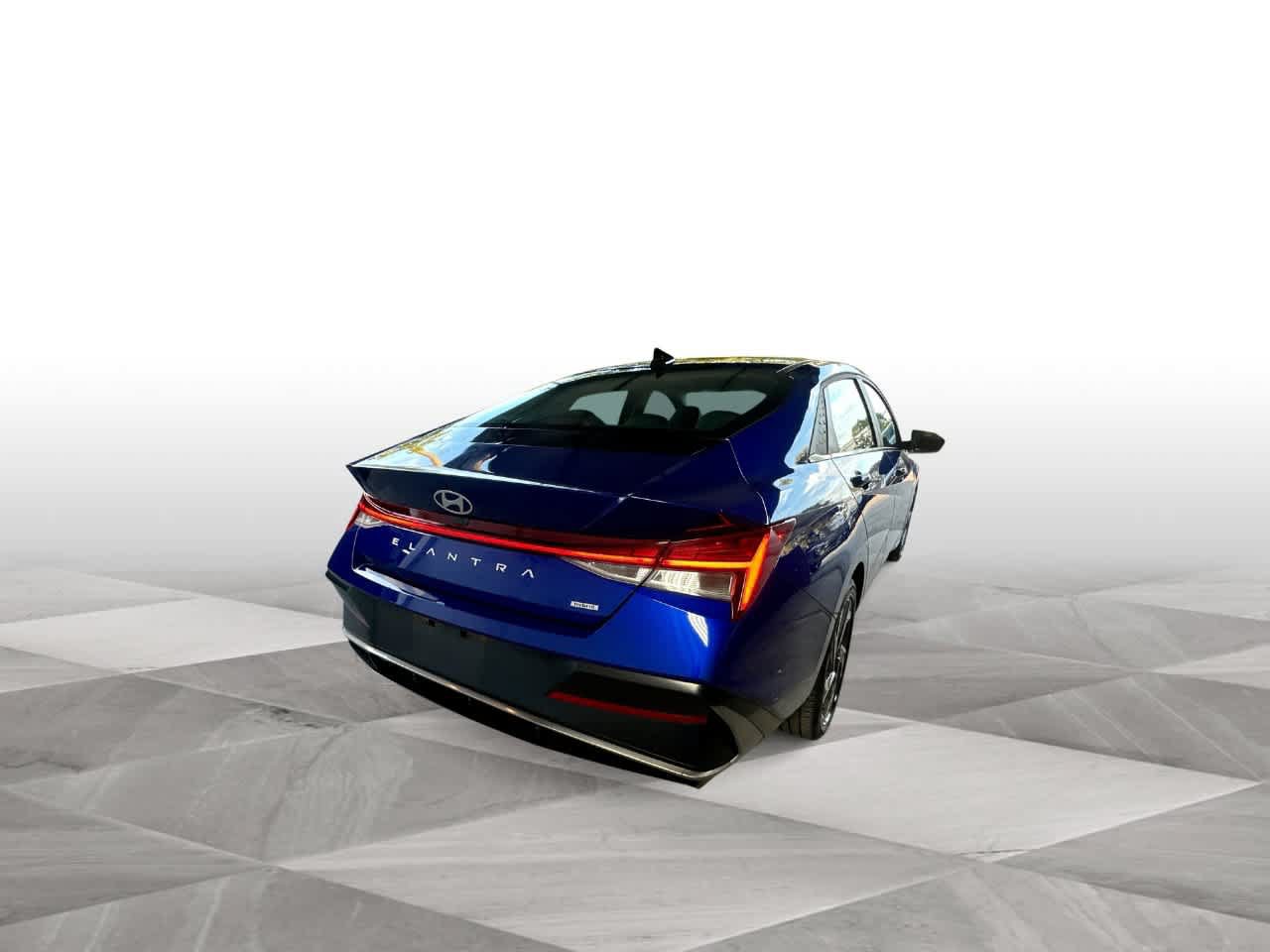 Used 2025 Hyundai Elantra Limited FWD image 8
