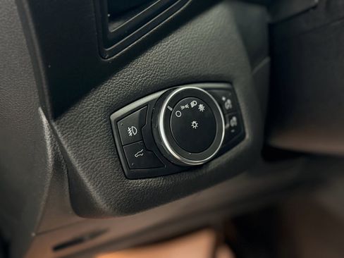 Used 2019 Ford Escape SEL image 15