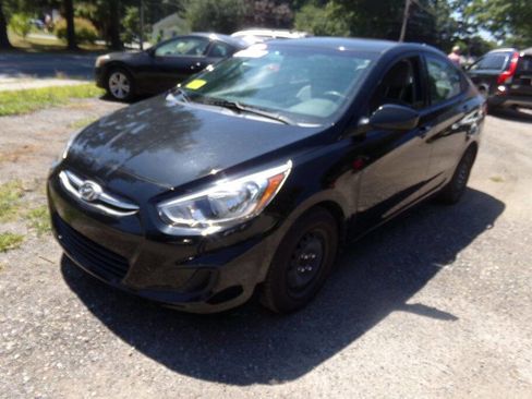 Used 2017 Hyundai Accent SE image 1