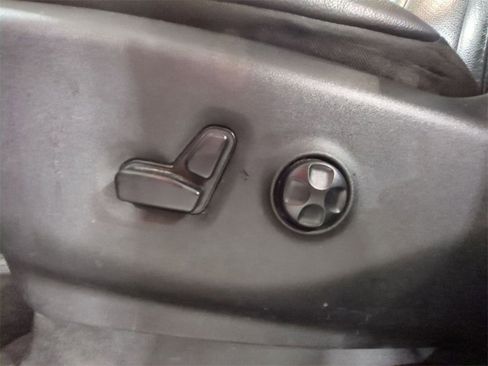 Used 2020 Chrysler Pacifica Touring-L image 13