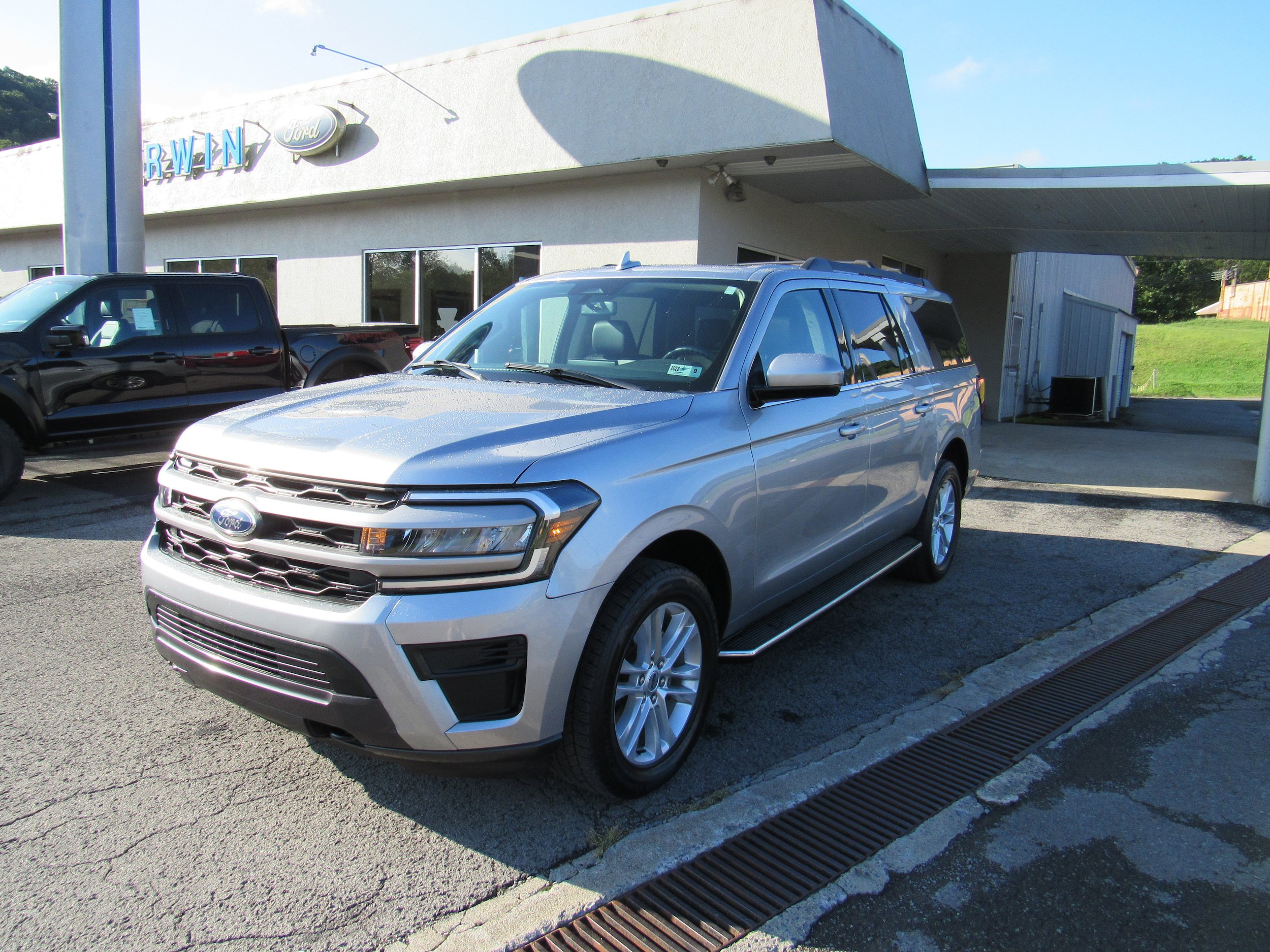 Used 2022 Ford Expedition Max XLT AWD/4WD image 1