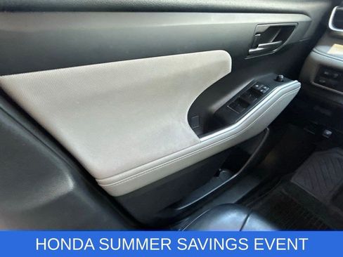 Used 2023 Toyota Highlander LE FWD image 18