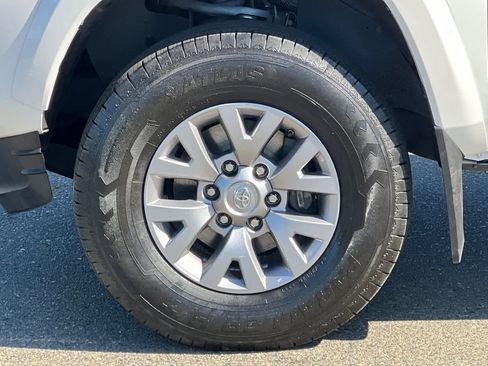 Used 2019 Toyota Tacoma SR5 RWD image 28