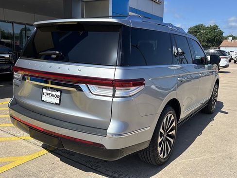 Used 2023 Lincoln Navigator Reserve AWD/4WD image 3