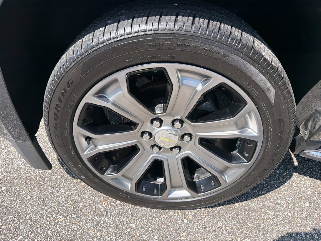 Used 2019 Chevrolet Suburban Premier RWD image 11
