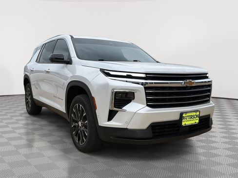Used 2024 Chevrolet Traverse LT w/ Enhanced Driving Package AWD/4WD image 1