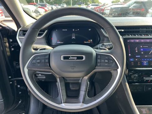 Used 2023 Jeep Grand Cherokee Limited AWD/4WD image 14