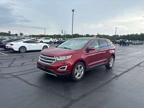 Used 2017 Ford Edge Titanium w/ Equipment Group 301A FWD image 4