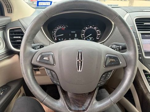 Used 2017 Lincoln MKX Reserve w/ Luxury Package FWD image 17