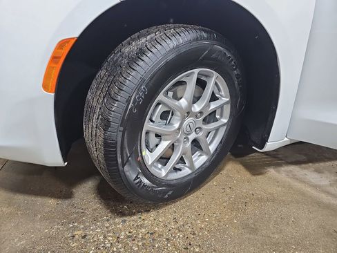 New 2026 Chrysler Voyager LX image 30