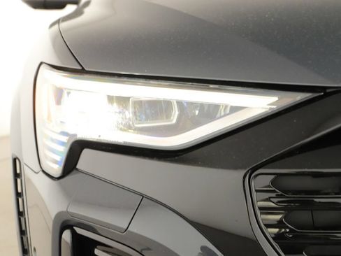 Certified 2024 Audi SQ8 e-tron Premium Plus w/ Black Optic Package AWD/4WD image 34