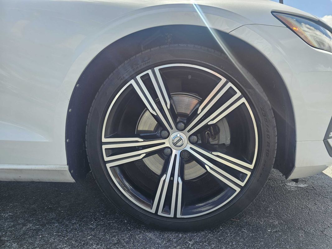 Used 2020 Volvo S60 T5 Inscription FWD image 6