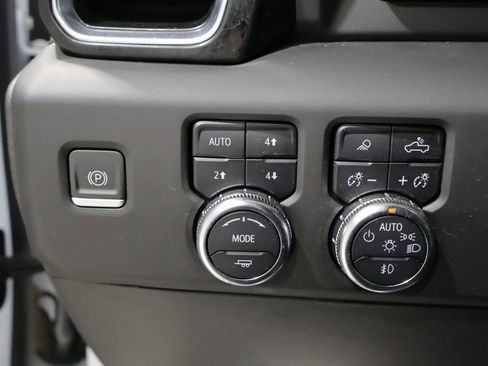 Used 2024 GMC Sierra 3500 Denali w/ Denali Reserve Package AWD/4WD image 35