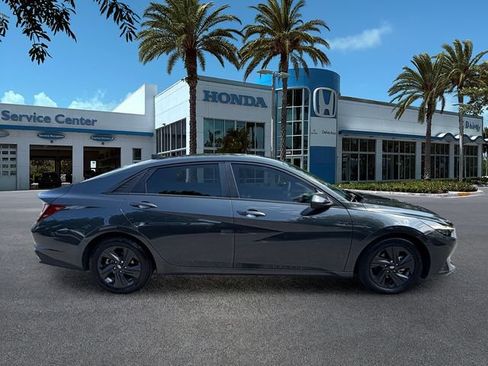 Used 2023 Hyundai Elantra SEL FWD image 9