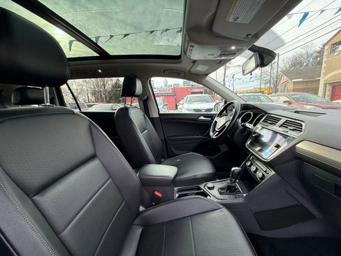 Used 2018 Volkswagen Tiguan SE w/ Panoramic Sunroof Package image 54