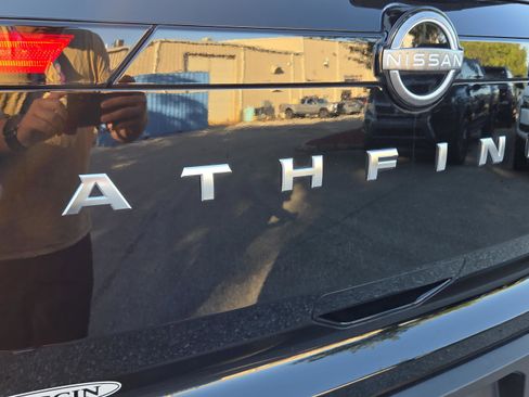 Used 2024 Nissan Pathfinder S FWD image 30