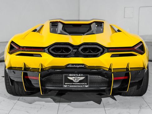 Used 2024 Lamborghini Revuelto image 8