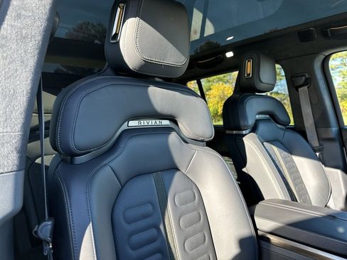 Used 2022 Rivian R1S Launch Edition image 28