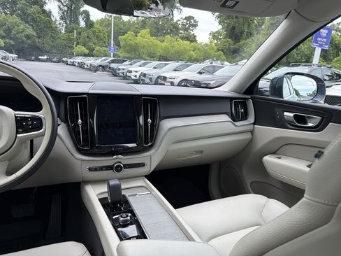 Certified 2023 Volvo XC60 B5 Plus w/ Climate Package AWD/4WD image 31