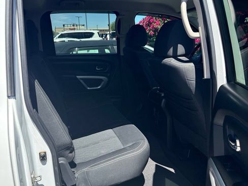 Used 2018 Nissan Titan SV w/ SV Convenience Package AWD/4WD image 13