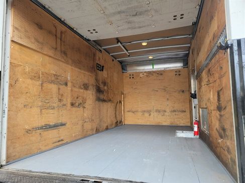 Used 2016 Ford F550 2WD Regular Cab Super Duty image 19