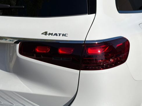New 2026 Mercedes-Benz GLS 580 4MATIC image 28
