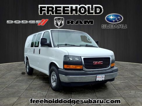 Used 2017 GMC Savana 2500 RWD image 1