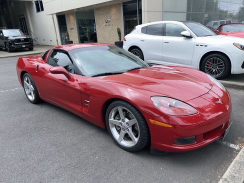 Used 2005 Chevrolet Corvette Coupe w/ Preferred Equipment Group RWD image 4