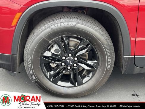 Used 2023 Chevrolet Traverse LT FWD image 11
