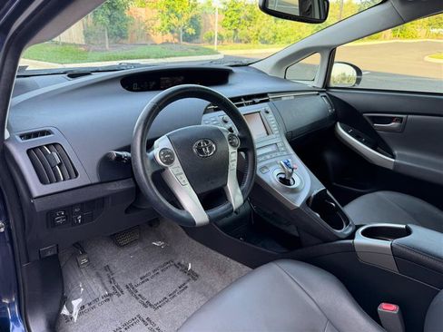 Used 2015 Toyota Prius Five w/ Advanced Technology Package FWD image 29