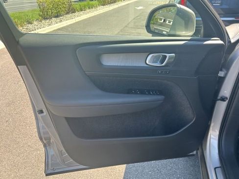 Used 2025 Volvo XC40 B5 Plus AWD/4WD image 16