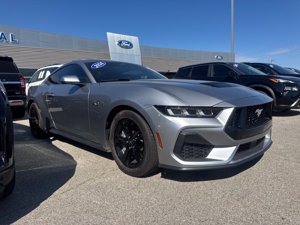 Used 2024 Ford Mustang GT RWD image 3