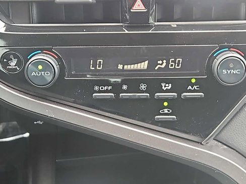 Used 2023 Toyota Camry SE FWD image 16