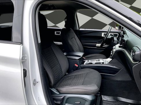 Used 2021 Ford Explorer XLT AWD/4WD image 7