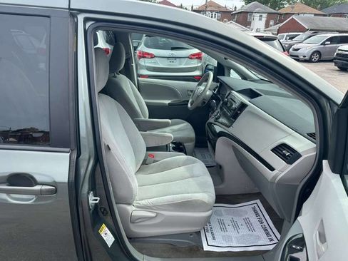 Used 2014 Toyota Sienna LE FWD image 12