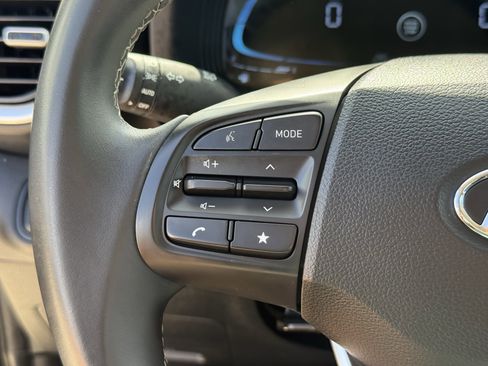 Used 2025 Hyundai Venue SEL FWD image 16