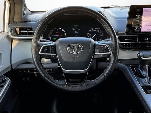 Used 2021 Toyota Sienna XSE image 8